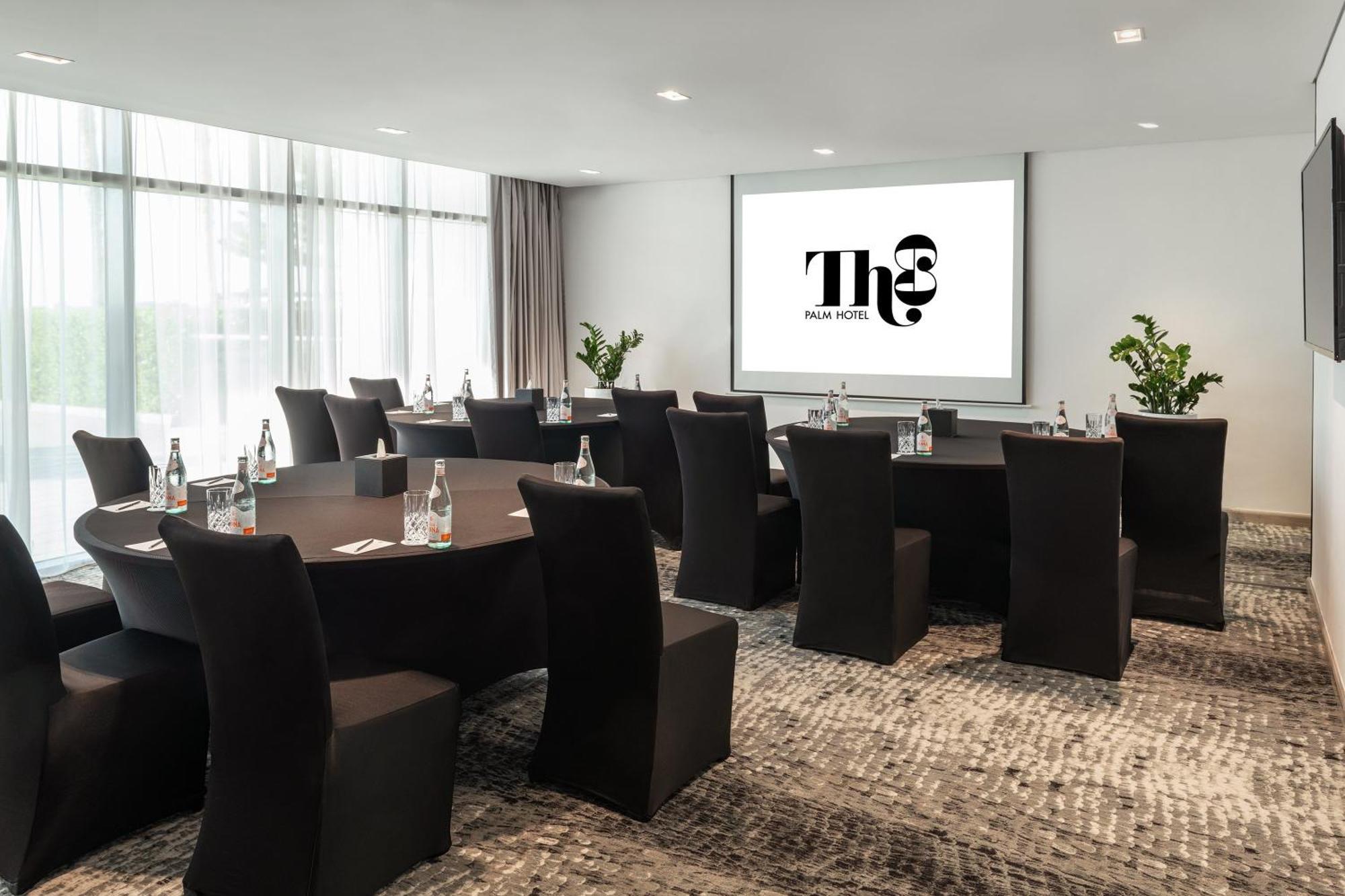 Resort Th8 Palm Resort, Vignette Collection By Ihg Dubai