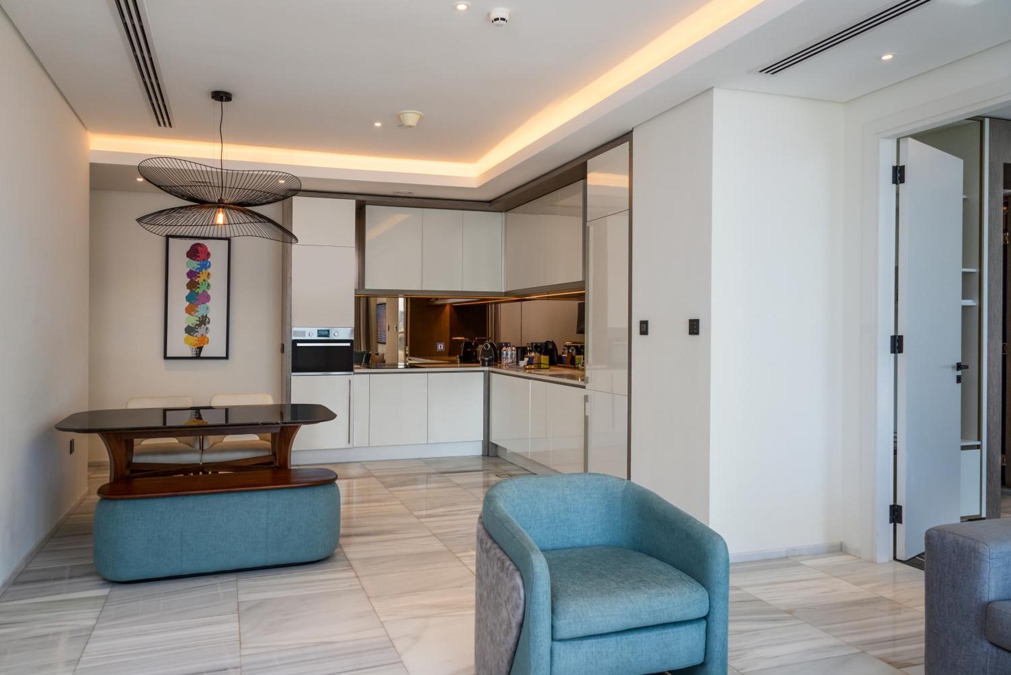 Th8 Palm Resort, Vignette Collection By Ihg Resort Dubai