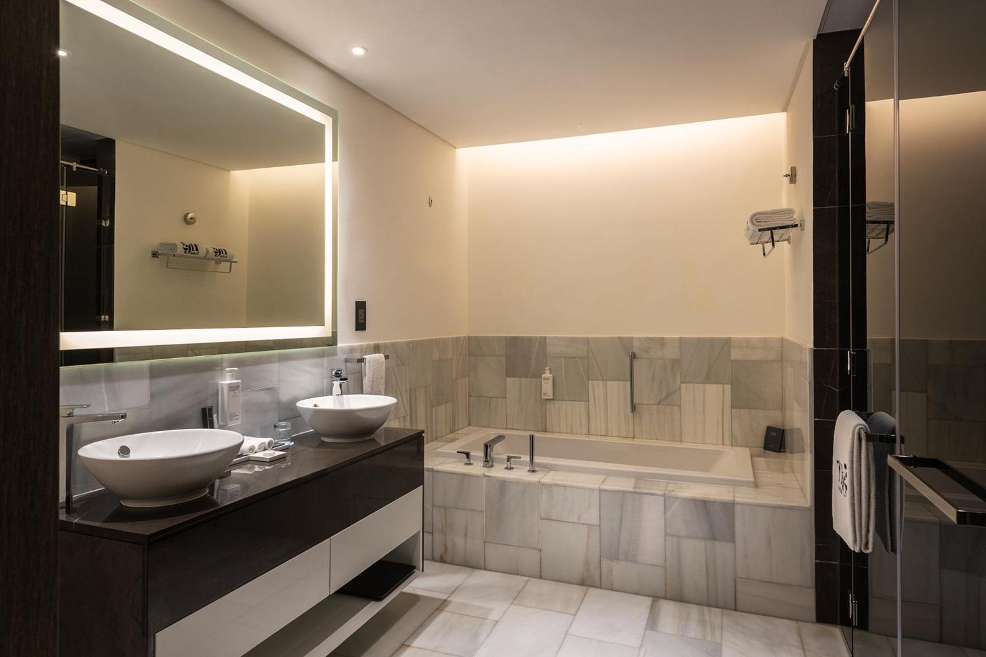 Th8 Palm Resort, Vignette Collection By Ihg 5* دبي
