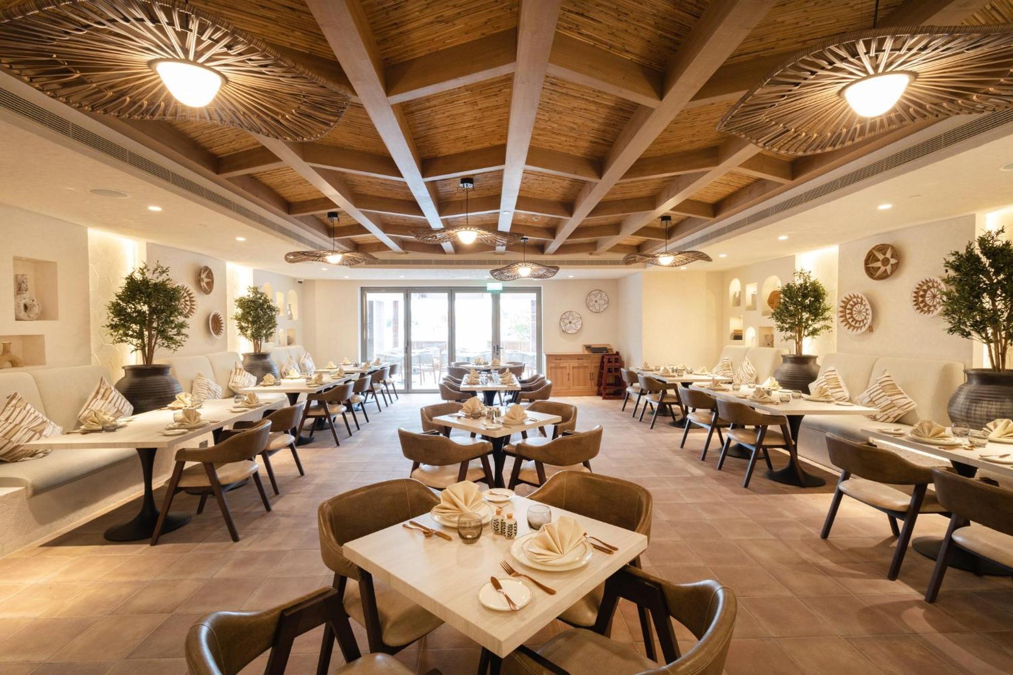 Resort Th8 Palm Resort, Vignette Collection By Ihg Dubai