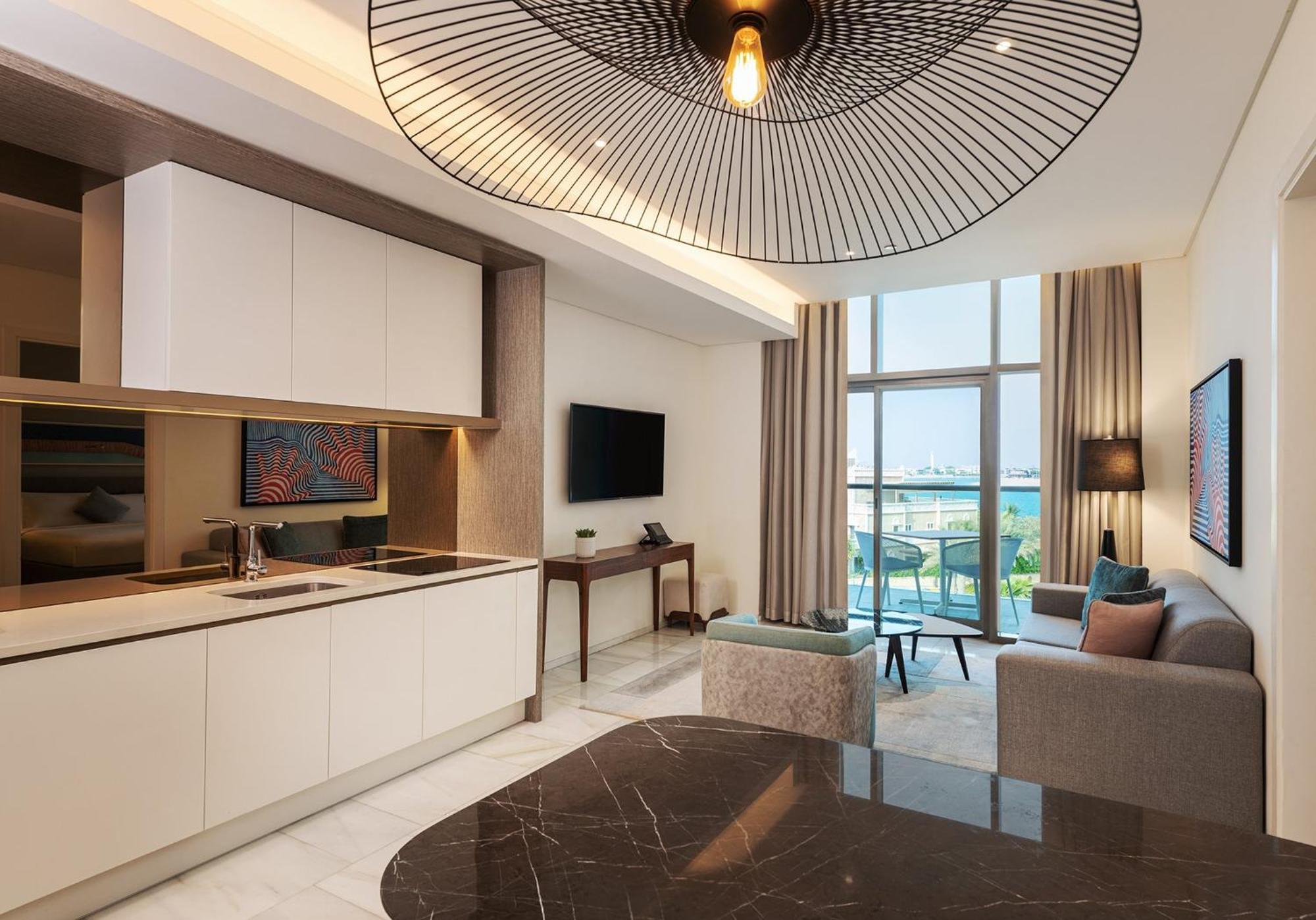 Курортный комплекс Th8 Palm Resort, Vignette Collection By Ihg 5*